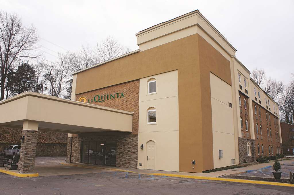 Clarion Pointe Charlottesville Exterior photo